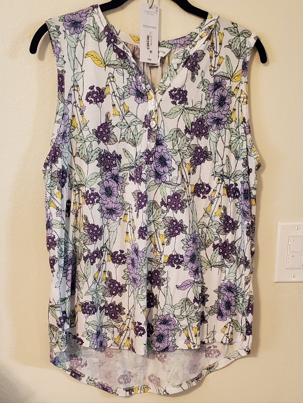 Liz Claiborne Women's L Floral Sleeveless Top